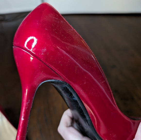 Stuart Weitzman red pumps size 8 - Picture 4 of 11